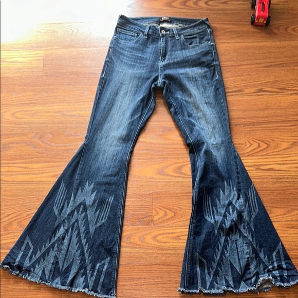 ARIAT‎ WOMENS 29 HIGH RISE CHIMAYO EXTREME FLARE JEANS W/ AZTEC DESIGN RAW HEM - Picture 1 of 10